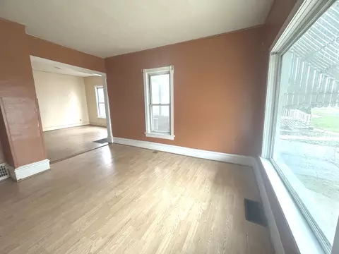 513 Mill St, Elgin, IL 60123 photo 4