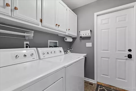 1521 Eagle Brook Dr, Geneva, IL 60134 photo 25
