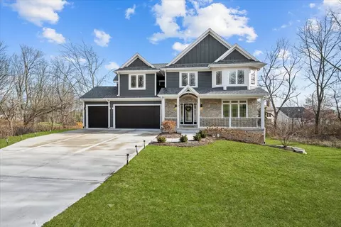 118 Oakwood Dr, Saint Charles, IL 60175