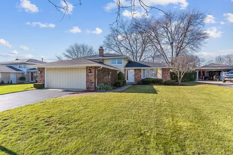 10542 S Terry Dr, Palos Hills, IL 60465