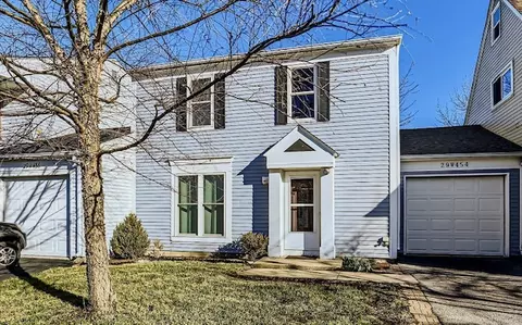 29 W454 Hawthorne Ln, Warrenville, IL 60555