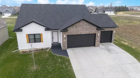 Exterior - 1732 Eide Rd, Bloomington, IL 61704 photo 5 of 13