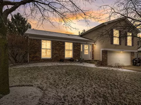 867 Dartmoor Dr, Crystal Lake, IL 60014