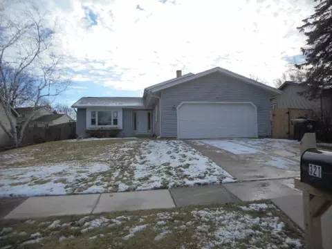 321 Somerset Dr, Streamwood, IL 60107