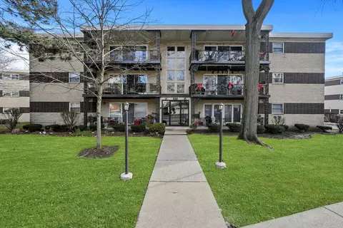 915 8th Ave #9, La Grange, IL 60525