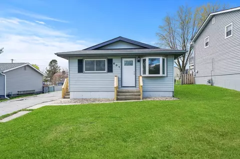 601 Mohican Trl, Lake In The Hills, IL 60156