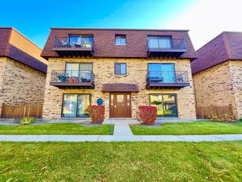 9709 Bianco Ter #B, Des Plaines, IL 60016