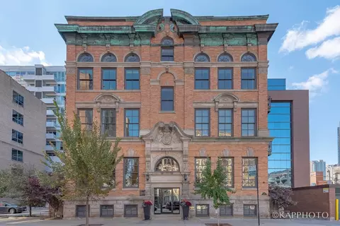 319 W Erie St #2W, Chicago, IL 60654
