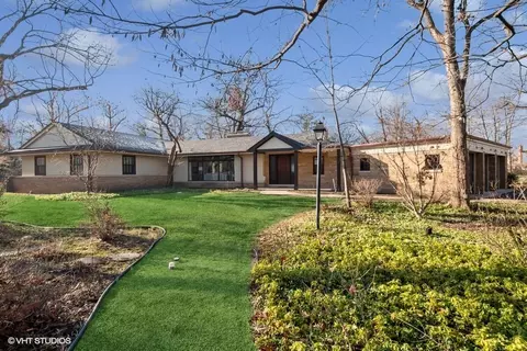 526 Coronet Rd, Glenview, IL 60025