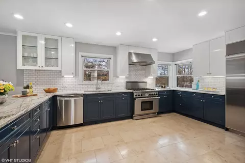 526 Coronet Rd, Glenview, IL 60025 photo 9