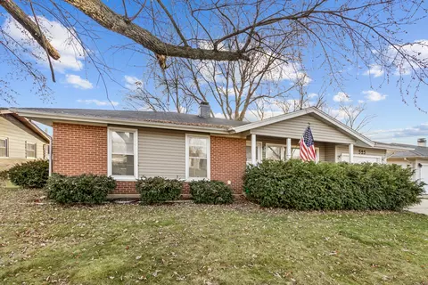 525 Bianco Dr, Elk Grove Village, IL 60007