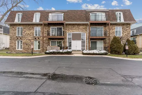 5700 Circle Dr #102, Oak Lawn, IL 60453