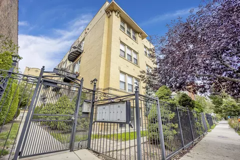 2834 N Dawson Ave #1W, Chicago, IL 60618