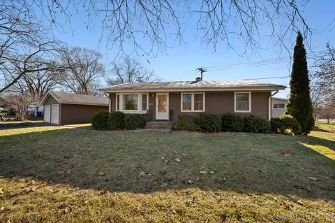 105 Simpson St, Geneva, IL 60134