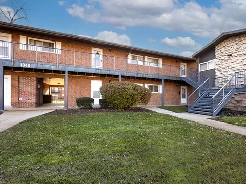 1845 White Chapel Dr #1E, Mount Prospect, IL 60056