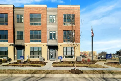 311 Summit Cir, Lombard, IL 60148