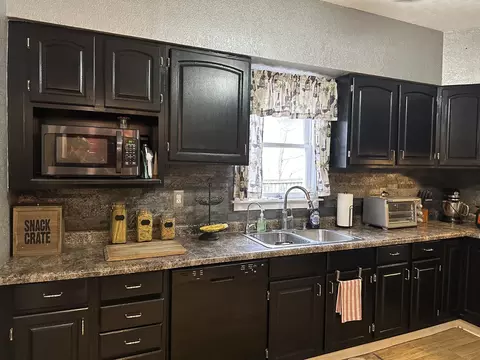 209 E Spencer St, Mclean, IL 61754 photo 4
