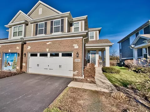 27 W152 Breme Dr E, Warrenville, IL 60555