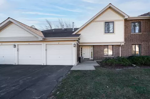847 E Coach Rd #4, Palatine, IL 60074