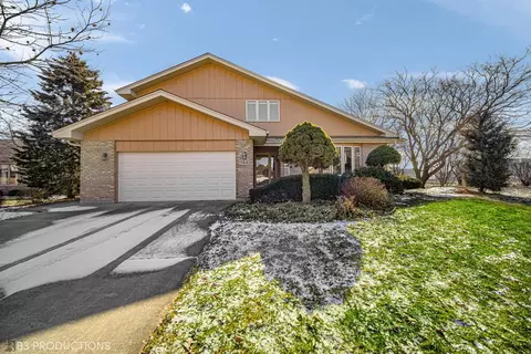 9441 Peacock Ln, Tinley Park, IL 60487