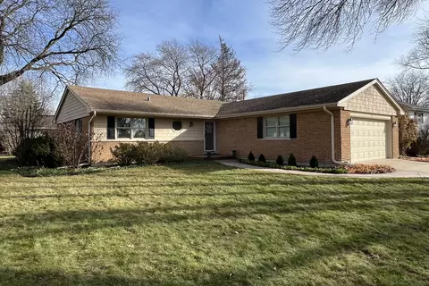 1335 N Peartree Ln, Mount Prospect, IL 60056