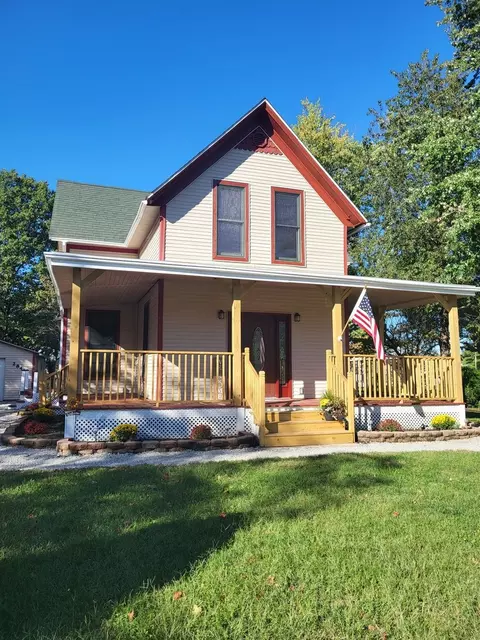 284 E Hamilton St, Warrensburg, IL 62573