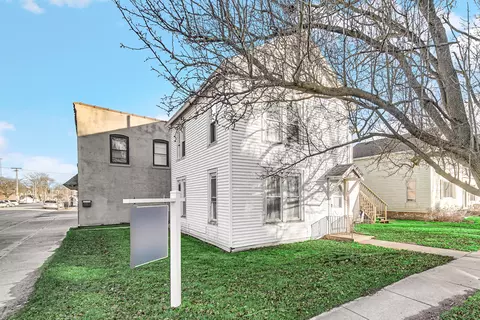 100 S Maple St, Grant Park, IL 60940