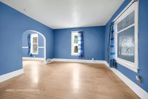 39 N Commonwealth Ave, Elgin, IL 60123 photo 5