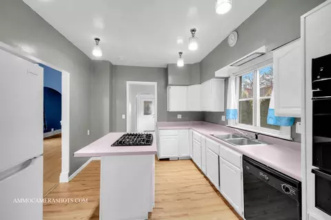 39 N Commonwealth Ave, Elgin, IL 60123 photo 10