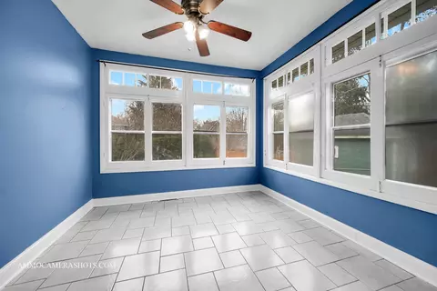 39 N Commonwealth Ave, Elgin, IL 60123 photo 9