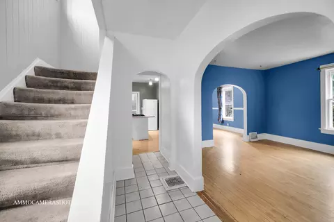 39 N Commonwealth Ave, Elgin, IL 60123 photo 4