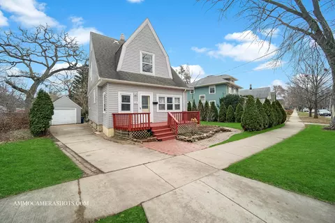 39 N Commonwealth Ave, Elgin, IL 60123 photo 2