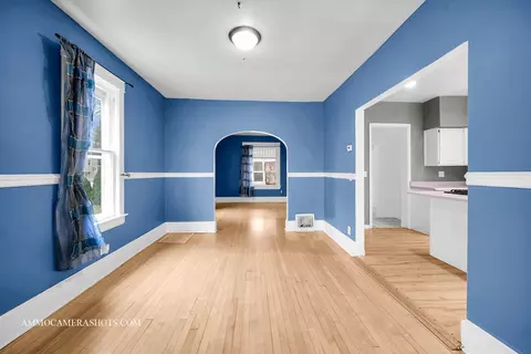 39 N Commonwealth Ave, Elgin, IL 60123 photo 8