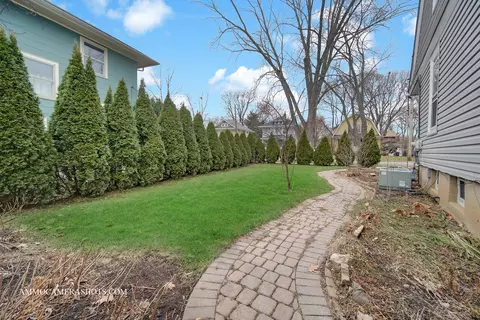 39 N Commonwealth Ave, Elgin, IL 60123 photo 18