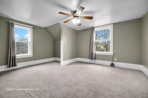 39 N Commonwealth Ave, Elgin, IL 60123 photo 12