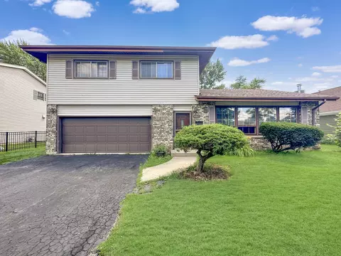 107 Collen Dr, Lombard, IL 60148