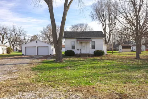 109 S 3rd Ave, Chenoa, IL 61726