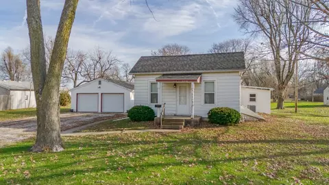 109 S 3rd Ave, Chenoa, IL 61726 photo 3