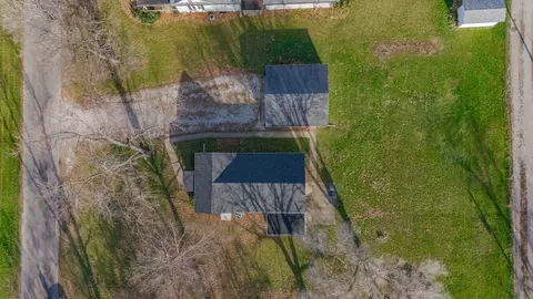109 S 3rd Ave, Chenoa, IL 61726 photo 6