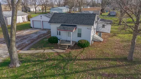 109 S 3rd Ave, Chenoa, IL 61726 photo 10