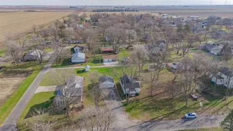109 S 3rd Ave, Chenoa, IL 61726 photo 9