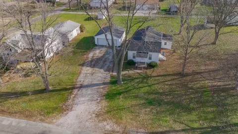 109 S 3rd Ave, Chenoa, IL 61726 photo 5