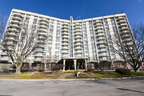 20 N Tower Rd #4N, Oak Brook, IL 60523