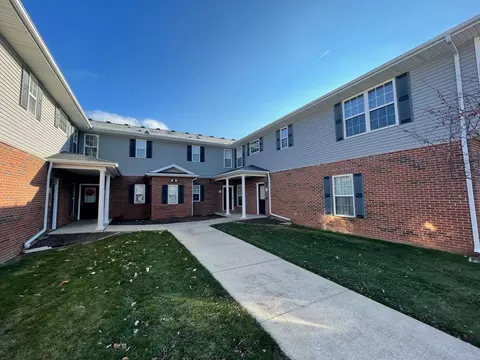 102 Essex Ln #7, Savoy, IL 61874