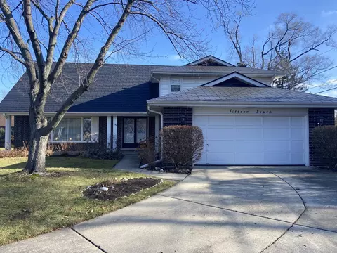 15 S Princeton Ct, Arlington Heights, IL 60005
