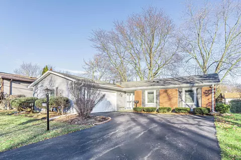 170 Old Mill Grove Rd, Lake Zurich, IL 60047