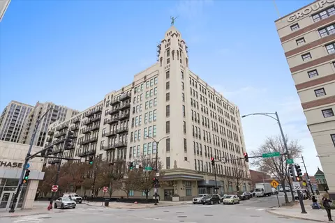 758 N Larrabee St #328, Chicago, IL 60610