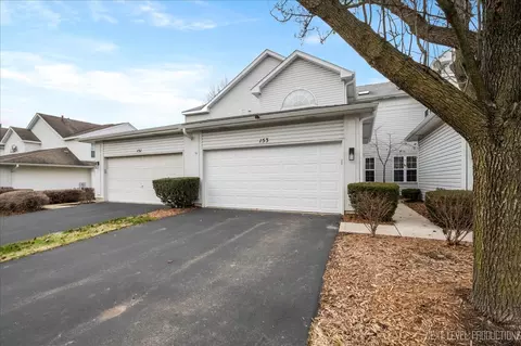 153 N Barton Trl, Batavia, IL 60510
