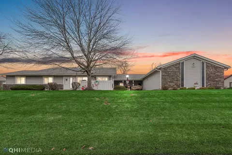 605 Waters Edge Dr #A, Mchenry, IL 60050 photo 2