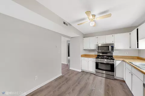 605 Waters Edge Dr #A, Mchenry, IL 60050 photo 11